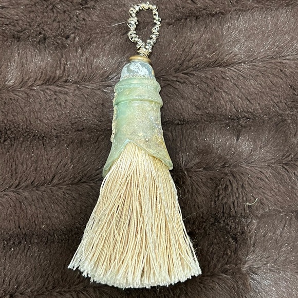 Pendant made of sea foam green glass - Picture 1 of 2